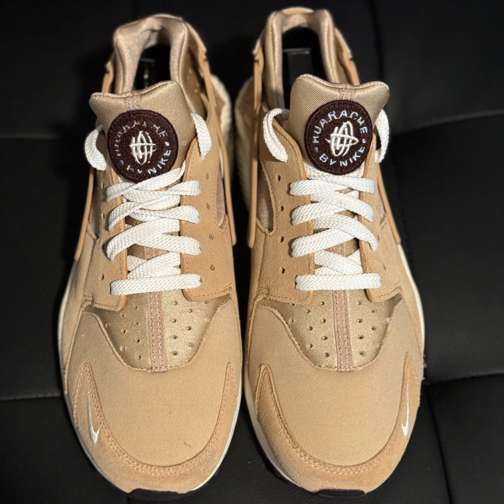 Nike Huarache Size 11 - Tan